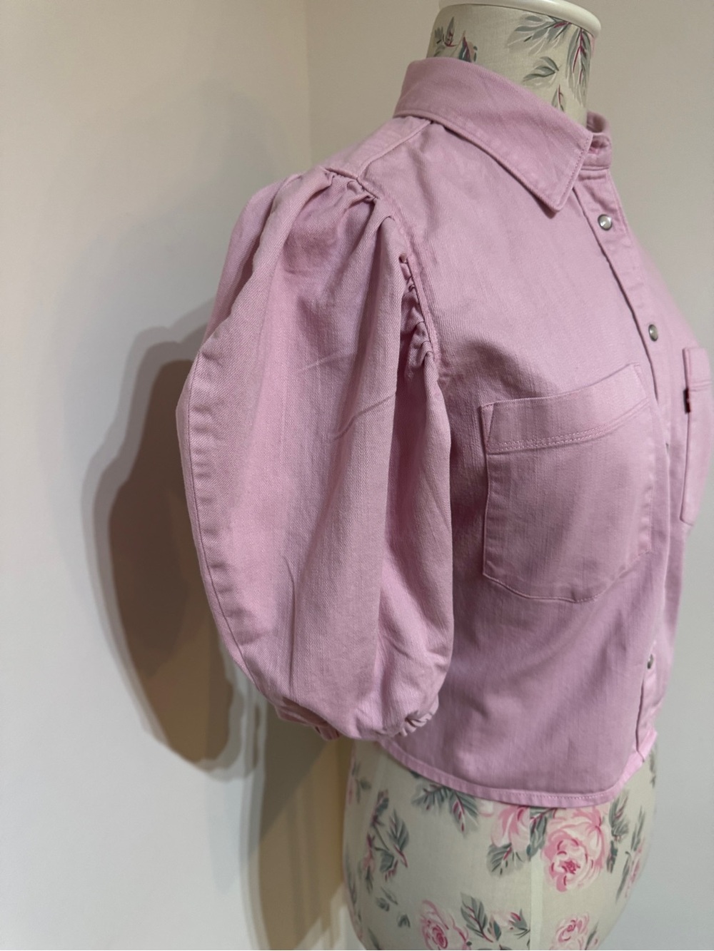 Levi's Light Pink Puff-Sleeve Button-Front Shirt - Picture 6 of 16